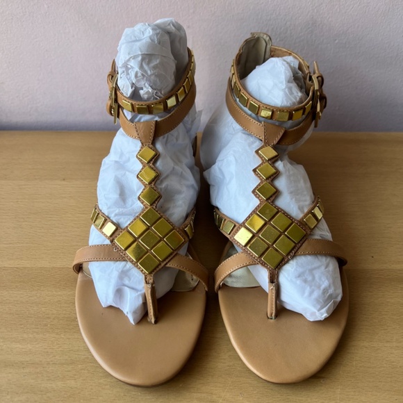 Guess Gladiator Brown Tan & Gold adornments hardware Flat Thong Sandals Zip back - Picture 10 of 16